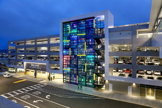 旧金山机场采用欧司朗子公司LED技术，创造精妙灯光秀